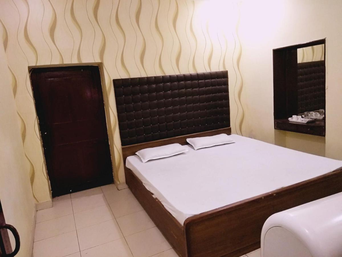 Roop Guest House Lucknow Esterno foto