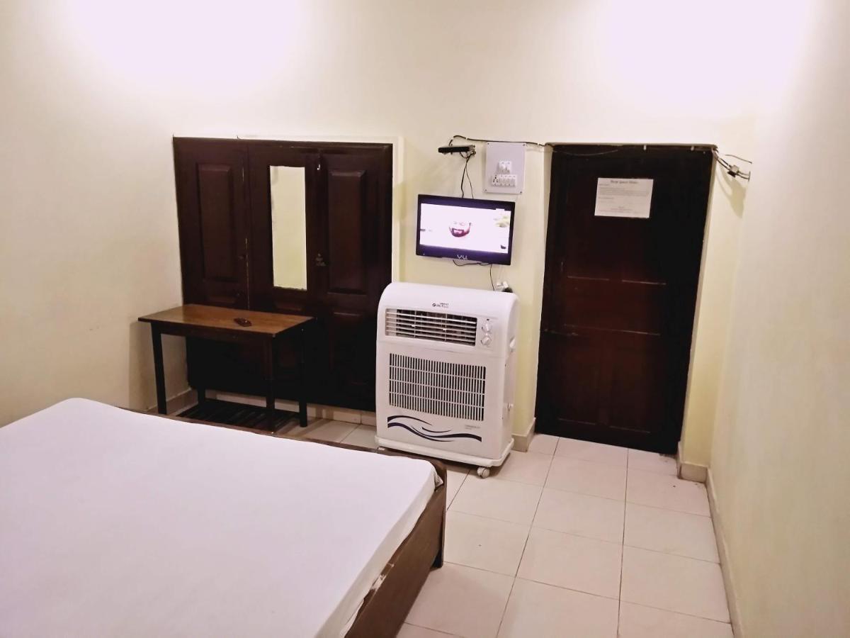 Roop Guest House Lucknow Esterno foto