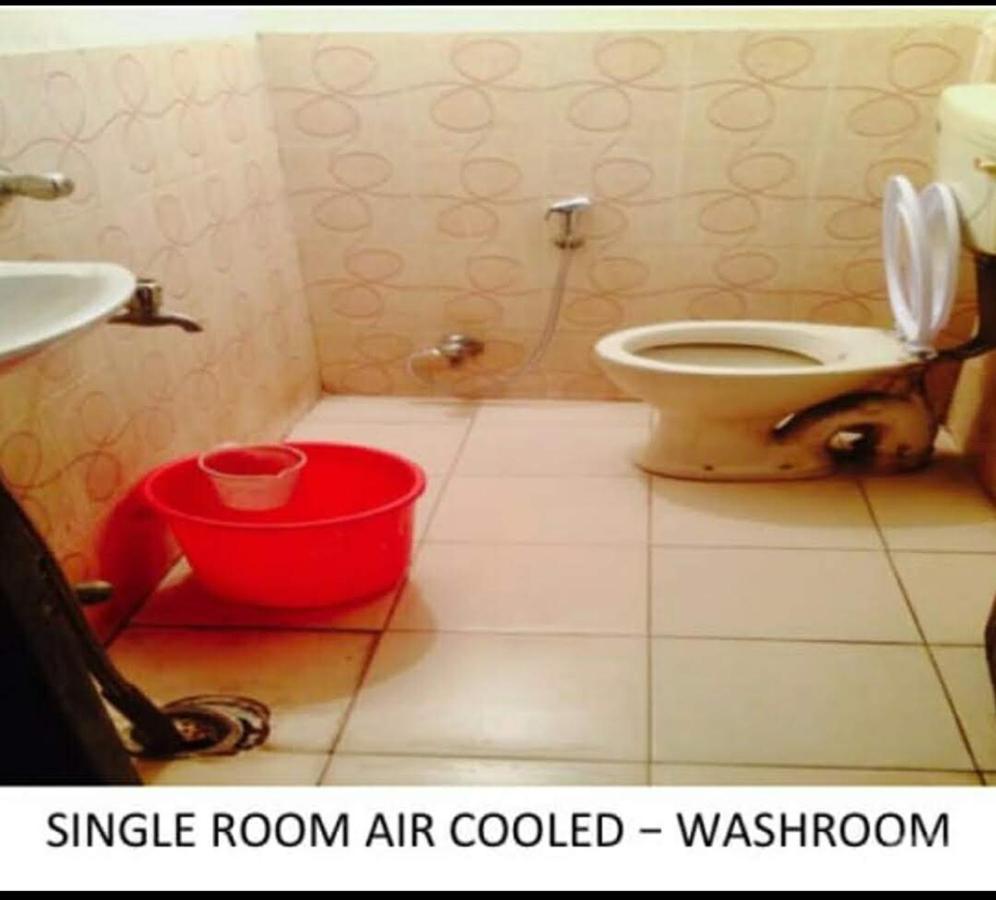Roop Guest House Lucknow Esterno foto