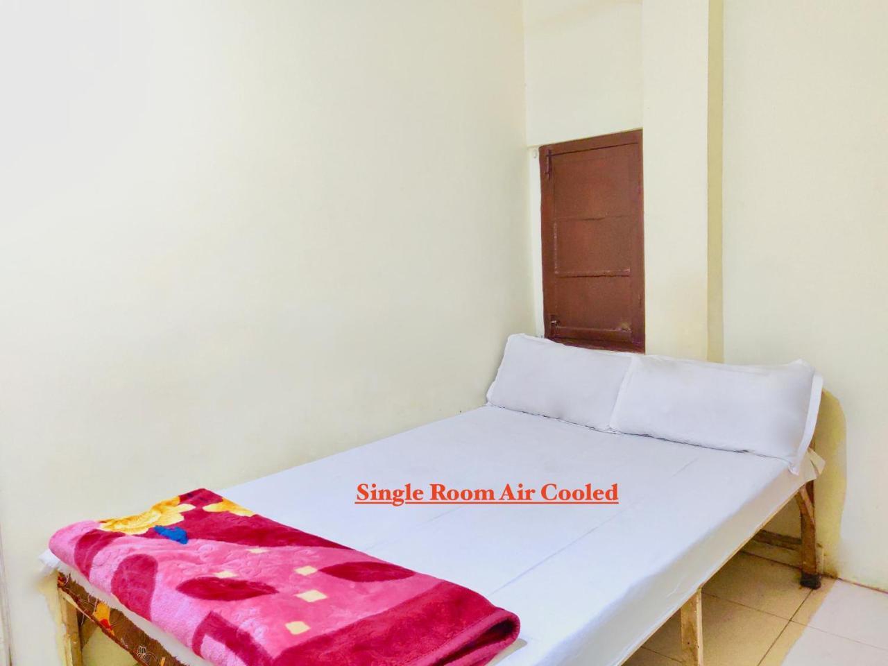 Roop Guest House Lucknow Esterno foto
